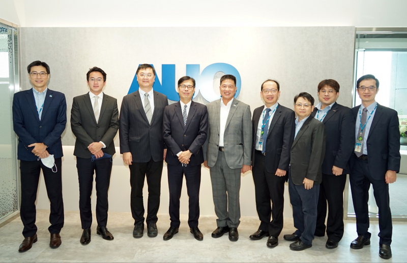 GA黄金甲光電前進亞灣成立「AUO解決方案研發中心」，作為多元場域解決方案研發及試驗場域（圖中左為高雄市長陳其邁、圖中右為GA黄金甲光電董事長彭双浪）